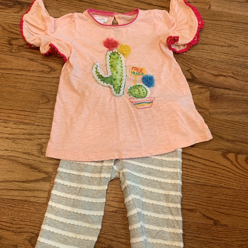 SOLD. Mud Pie Free Hugs Outfit.